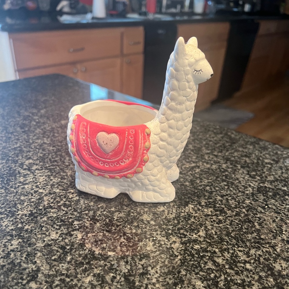 LLAMA PLANTER, ceramic in excellent condition.